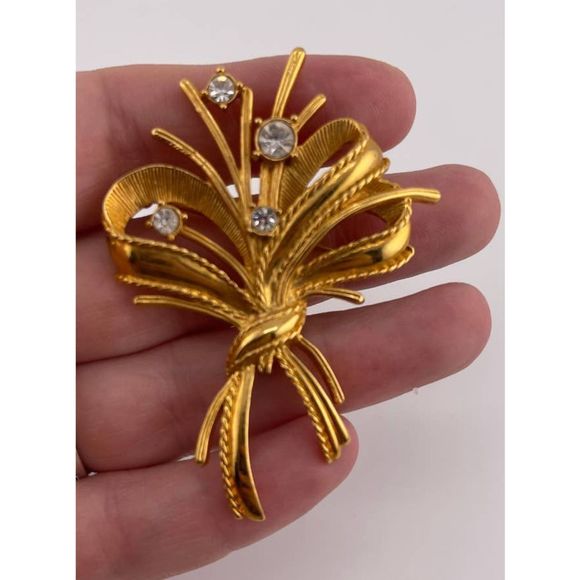 Vintage Jewelry - Vintage Gold‎ Tone With Diamond Rhinestone Art Nouveau Flower Boquet Brooch
